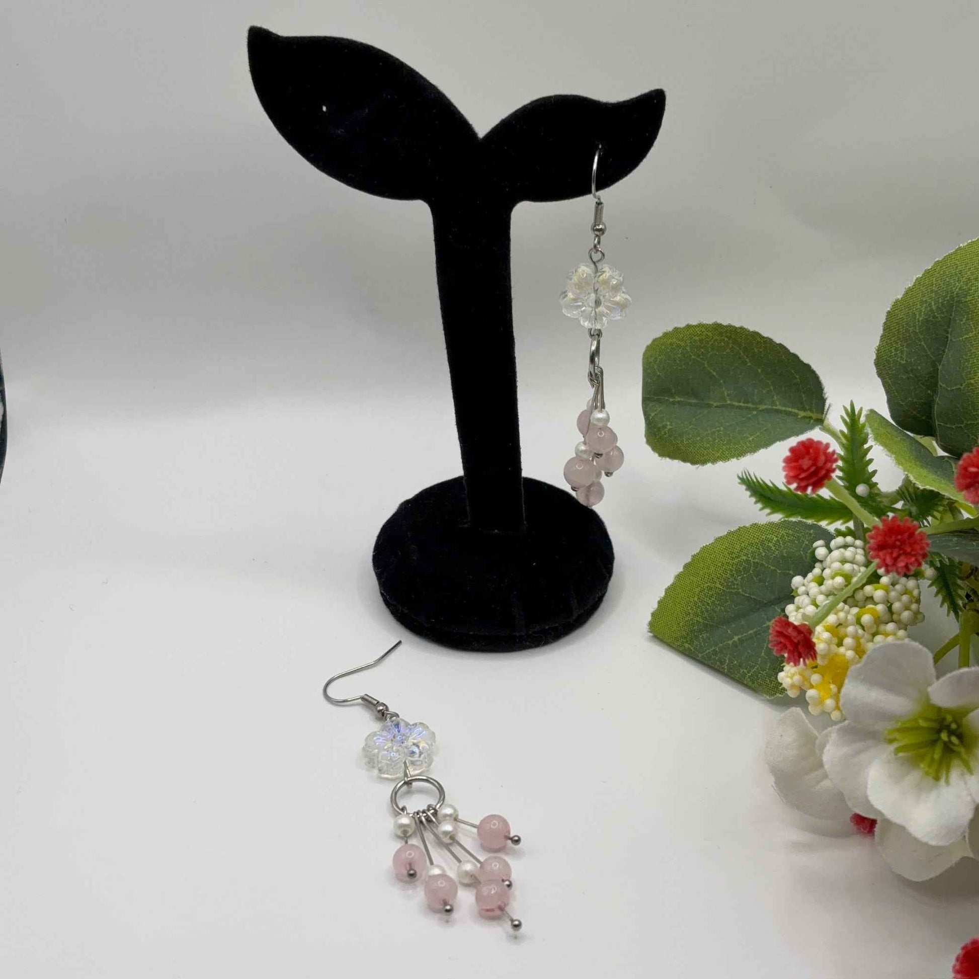 FLOWER Korvakorut - Ruusukvartsi & Akryyli 8cm - RaskasHilkka.fi
