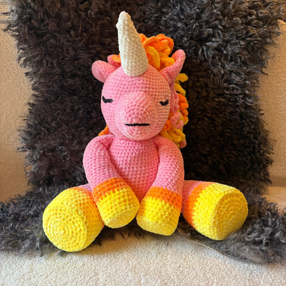 Virkattu Yksisarvinen Hahmo - Käsintehty Amigurumi Sisustusfiguuri