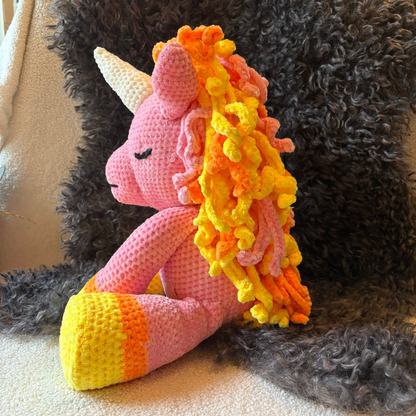 Virkattu Yksisarvinen Hahmo - Käsintehty Amigurumi Sisustusfiguuri
